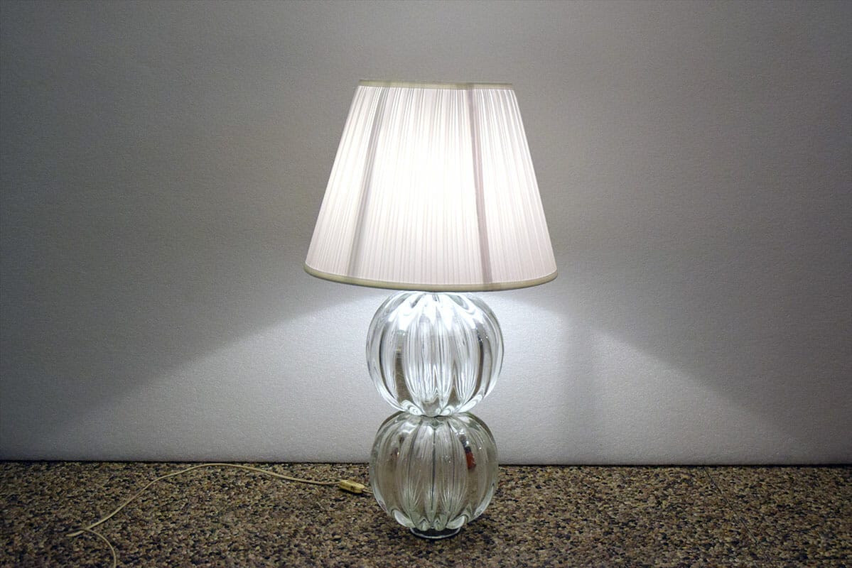 Lampada alta regolabile in ottone, Regno Unito, anni '40 in vendita su  Pamono