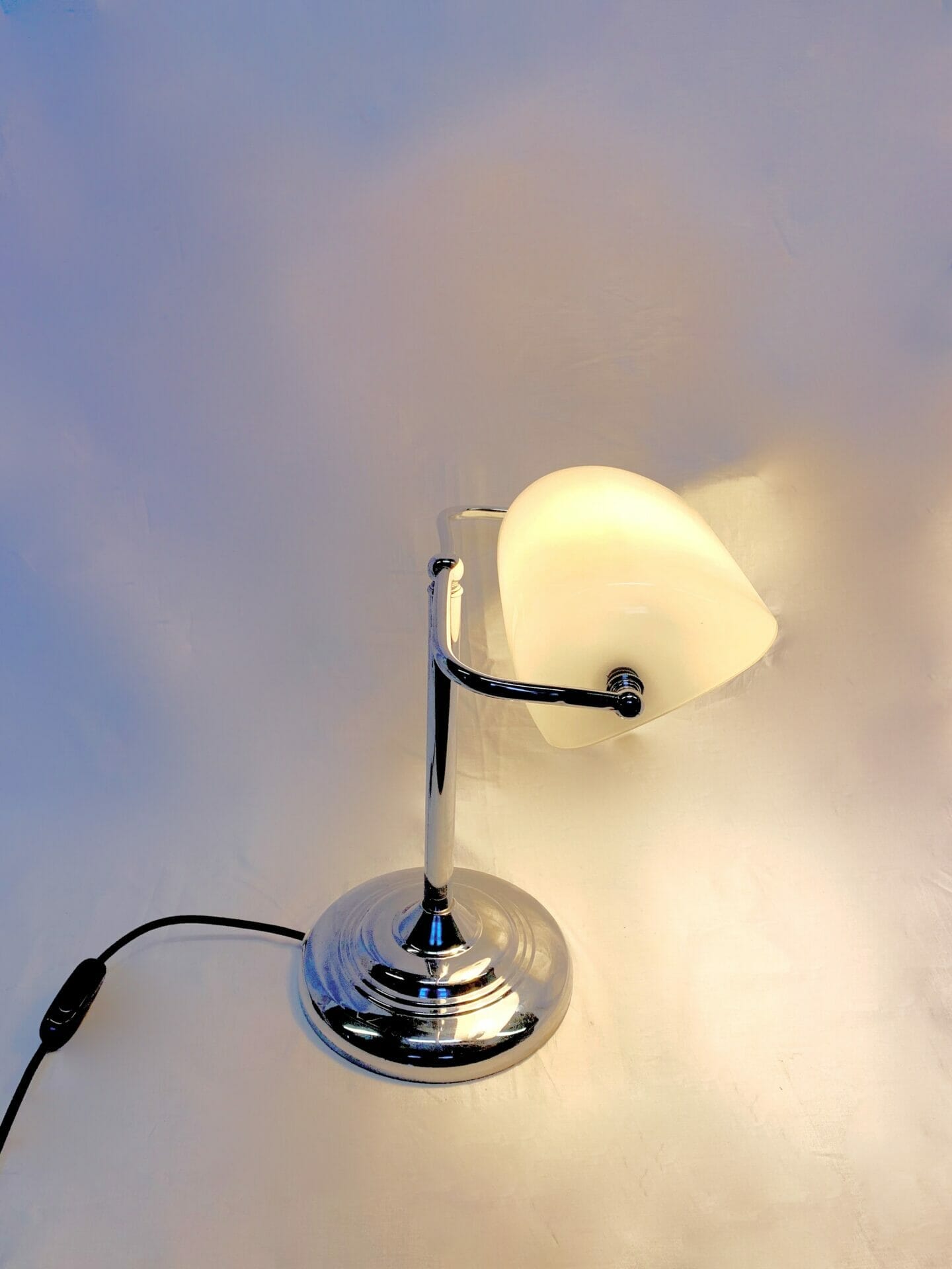 Lampada da tavolo singol vintage made in italy da scrivania con vetro  movibile. • Vendita Online Antiquariato, Modernariato e Design • NowArc
