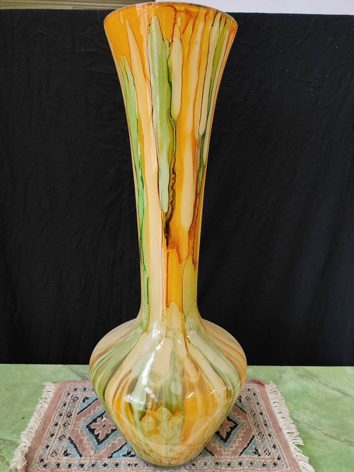 Glass vase with yellow-green shades from the 70s • Online