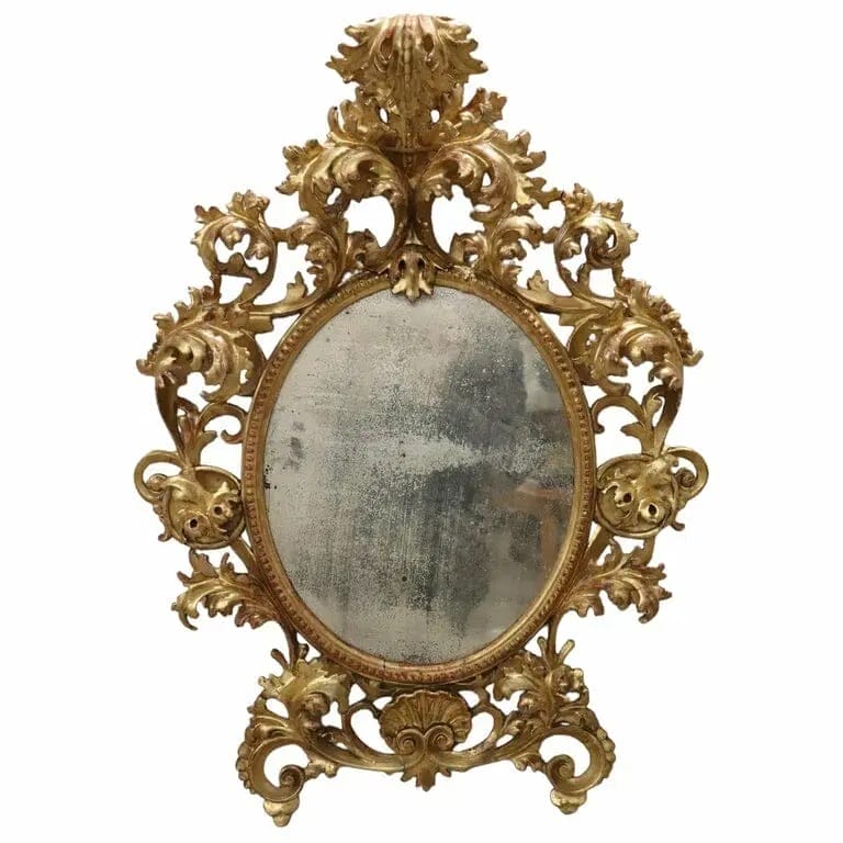 Specchiera ovale a cartoccio in legno intagliato e dorato, XVIII secolo